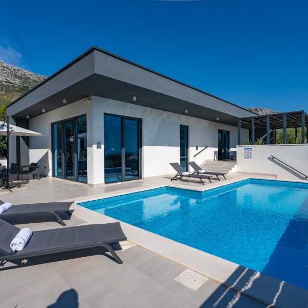 Villa Magdalena Ka&scaron;tela, Villa Magdalena with heated pool, Ka&scaron;tela, Croatia Ka&scaron;tel Sućurac