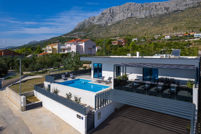 Villa Magdalena Ka&scaron;tela, Villa Magdalena with heated pool, Ka&scaron;tela, Croatia Ka&scaron;tel Sućurac